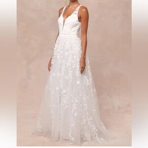 Elegant White Lace Women’s Dress